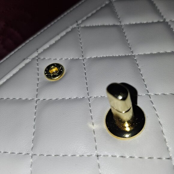 NEW WHITE QUILTED FRONT FLAP BAG WITH CHAIN HANDLES - Picture 10 of 13